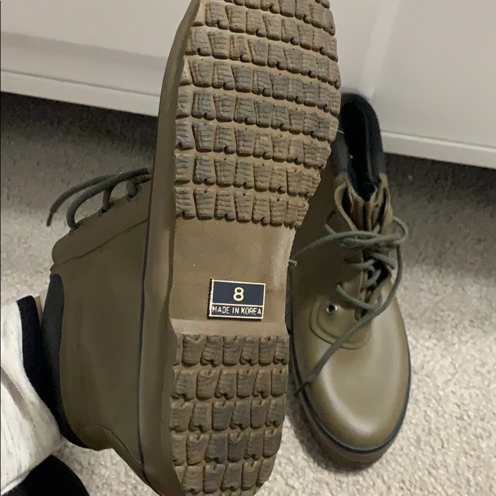 Shoes - Picture 3 of 4